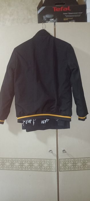 Куртка продается на подростка