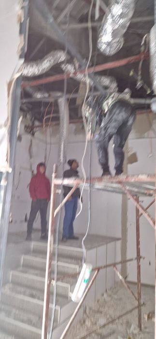 Transport moloz,debarasari apartamente,poduri si beciuri