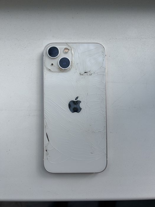 Продам Iphone 13
