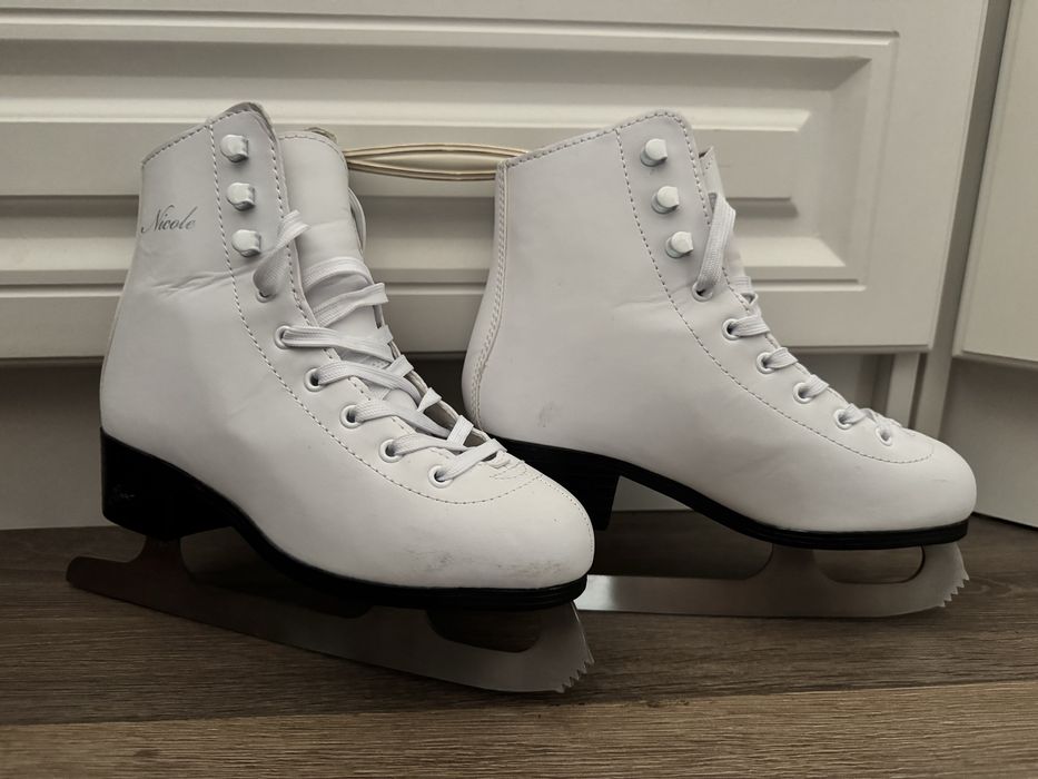 Продам коньки Nicole