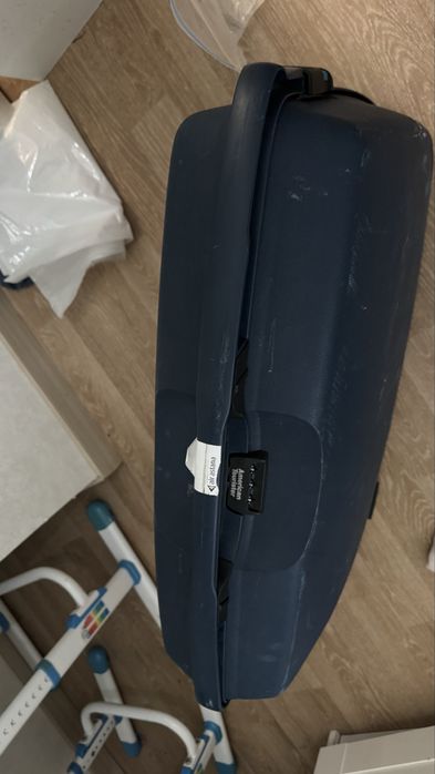 Продам два чемодана большой samsonite