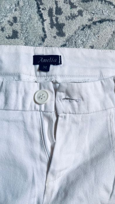 Белые юнисекс шорты