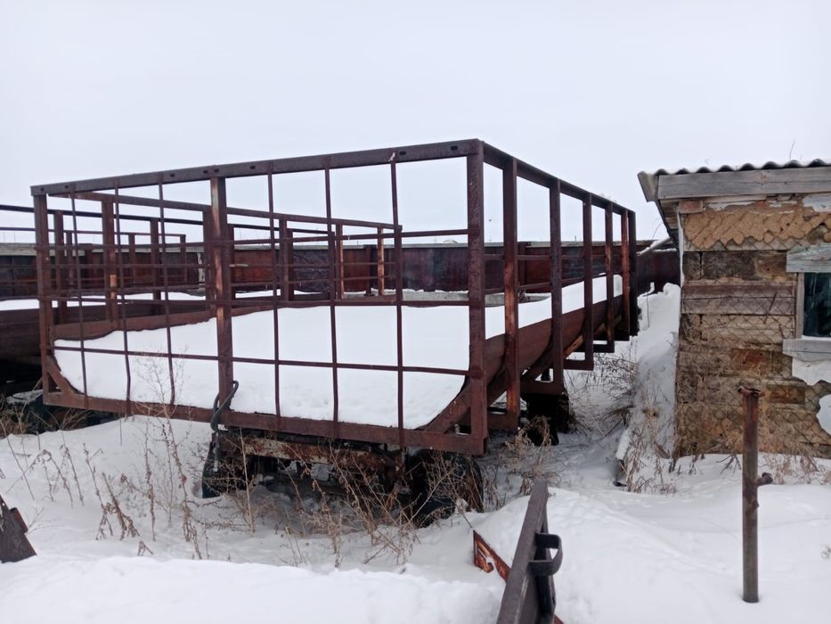 2 трактора, 3 прицепа.