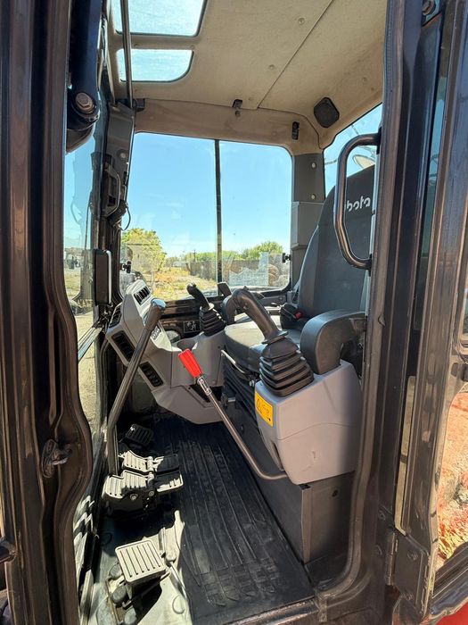 Vand Escavator de 5T an 2022 Kubota in stare foarte buna cu 3 cupe