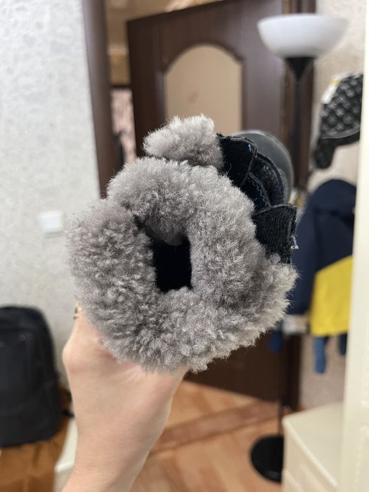 Продам детские ботинки зимние