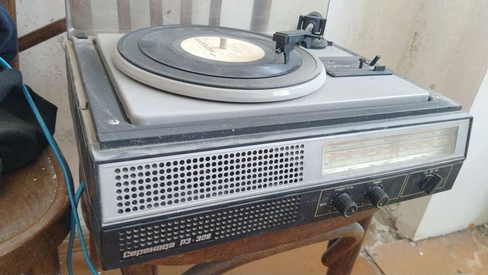 Продам радиолу Серенада