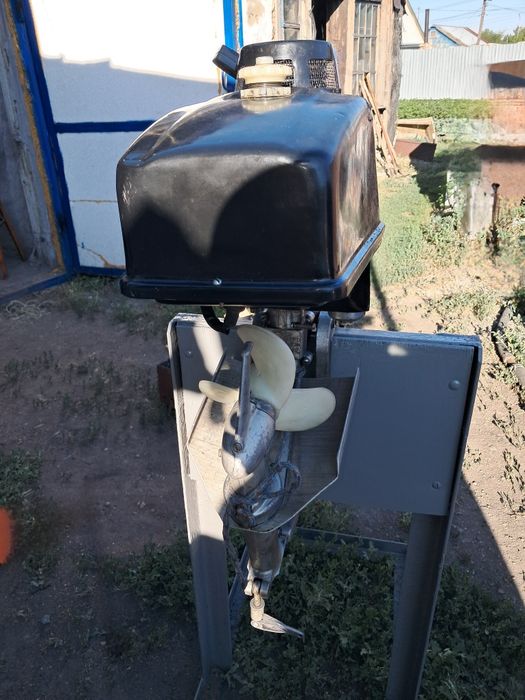 Продам лодочный мотор "Спутник"