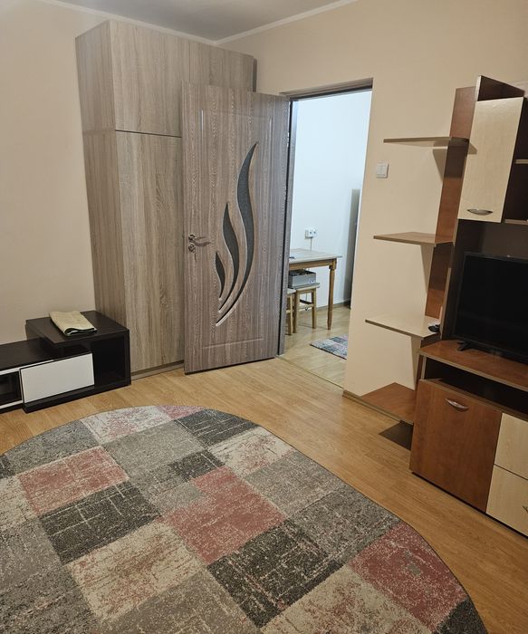 Garsoniera de închiriat 300 e