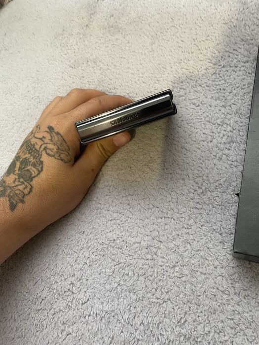 Samsung Galaxy Z Flip 4