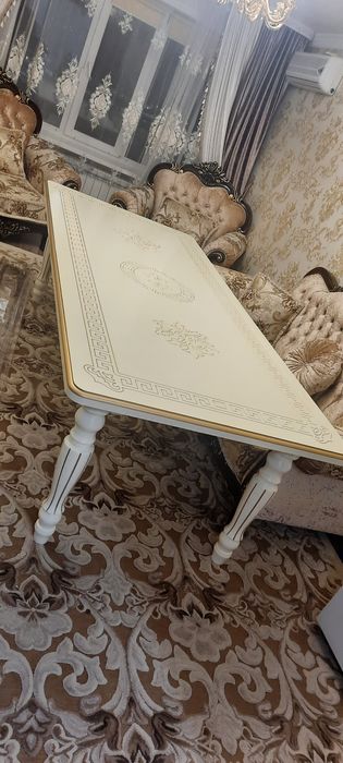 Стол и стулья продам