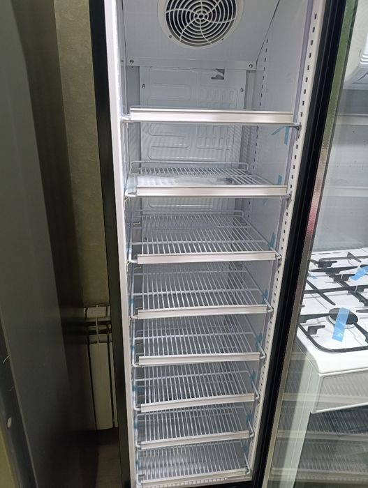 Черный витринный холодильник AIWA SC145B (145 л) — Стильный магнит для