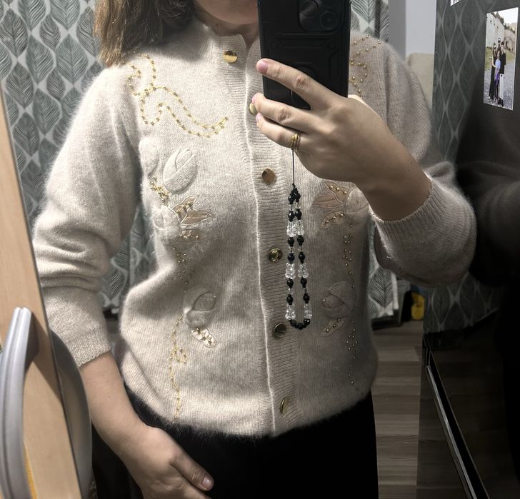 Cardigan pufos de lana