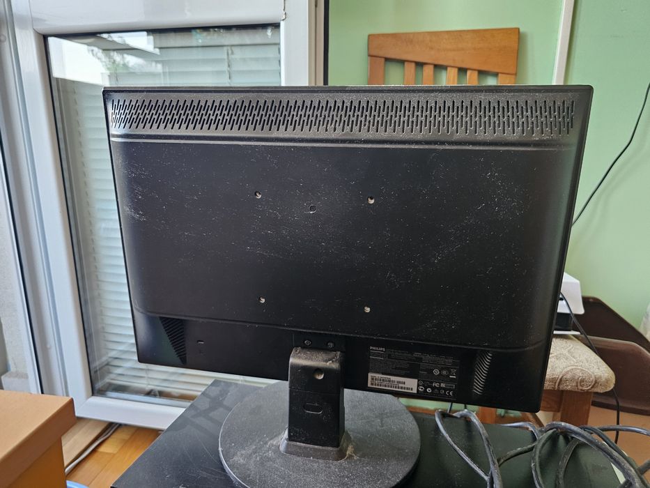 Монитор Philips VW190 + подарък