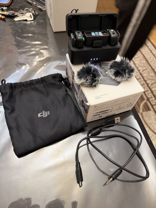 Микрофон DJI Mic (2TX + 1RX + Charging Case) черный