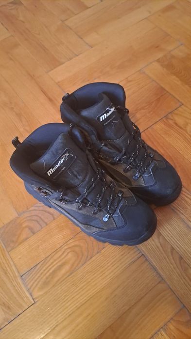 Туристически обувки Mondeox номер 40