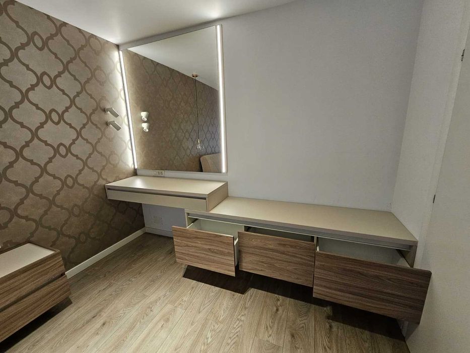 Mobila dormitor cu masuta machiaj (oglinda inclusa) + noptierele!!