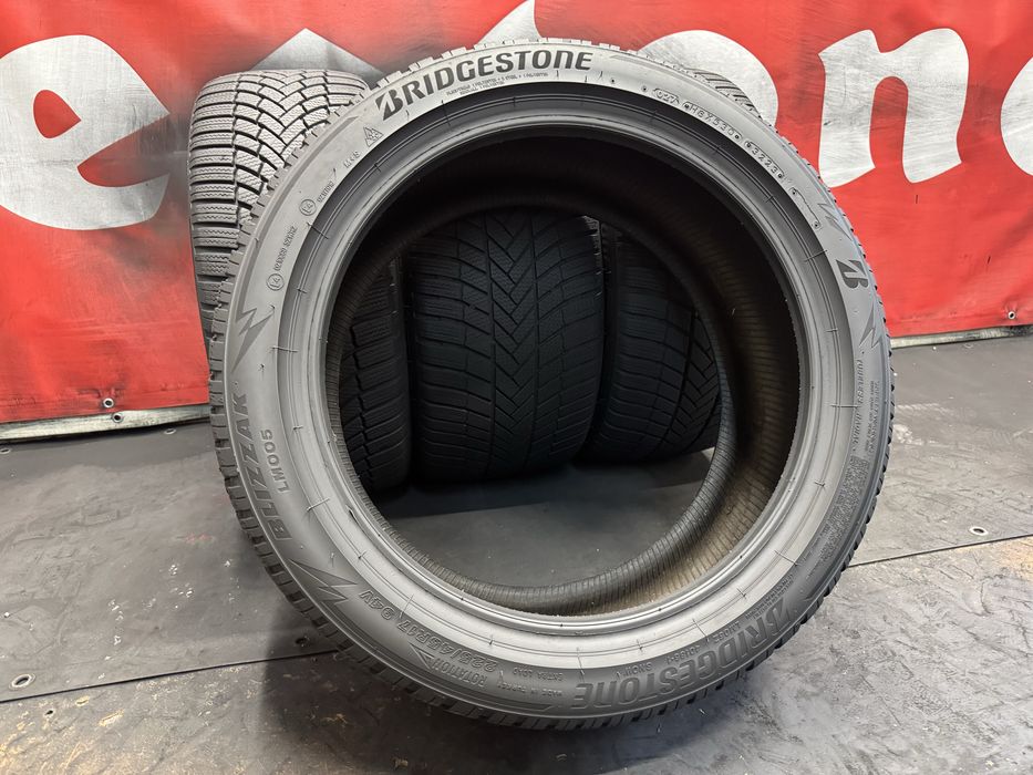 225 45 17 / 245 40 17, Зимни гуми, Спорт пакет, Bridgestone BlizzakLM005, 4 броя