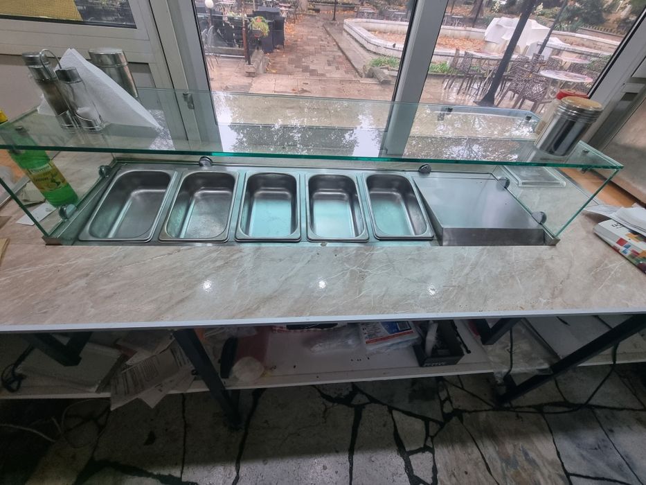 Хладилна витрина за салати