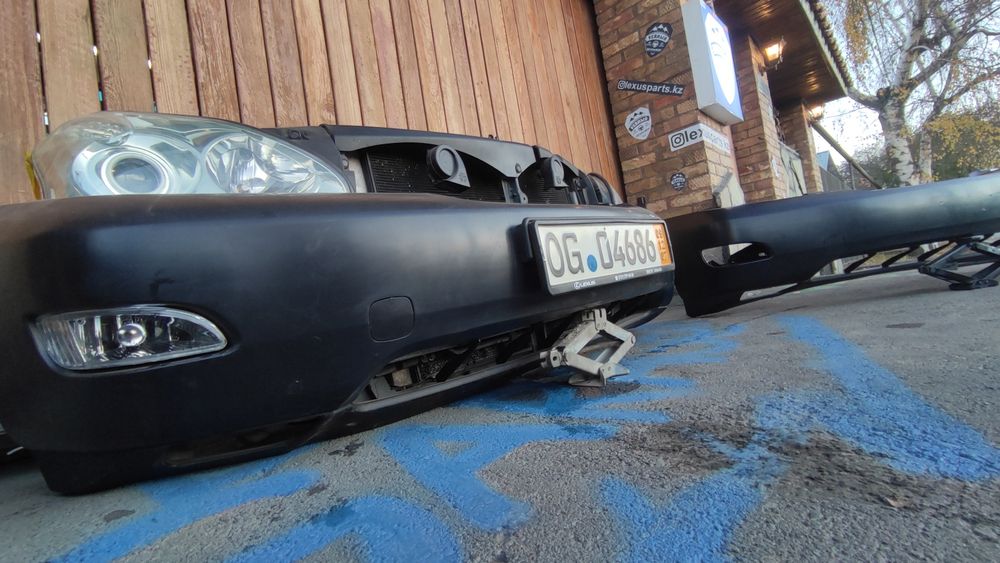 Передний Бампер на Lexus Rx-330