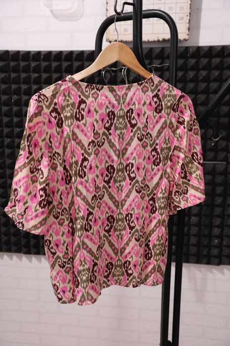 Top damă JDY Bree, print ikat roz/bej, ciucuri decolteu, mărime S, nou cu etichetă