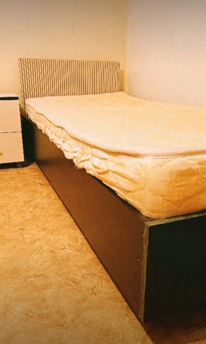 Диванчик кухонный , кровати