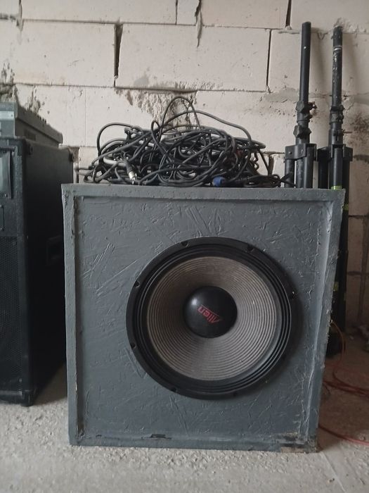 Vând boxe,stații,mixer,crossover si subwoofer