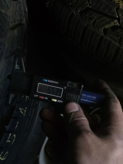 4 Броя 215/65/17 Pirelli 2x7mm 2x5,5mm