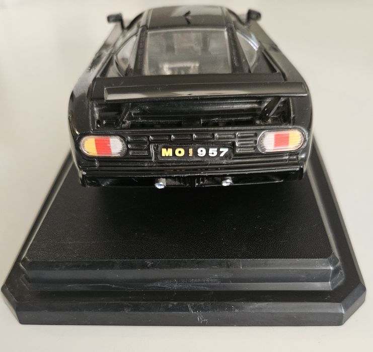 Колекционерска метална  количкa BBURAGO BUGATTI EB 110 мащаб 1:24