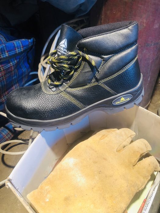 Ботинки специальные