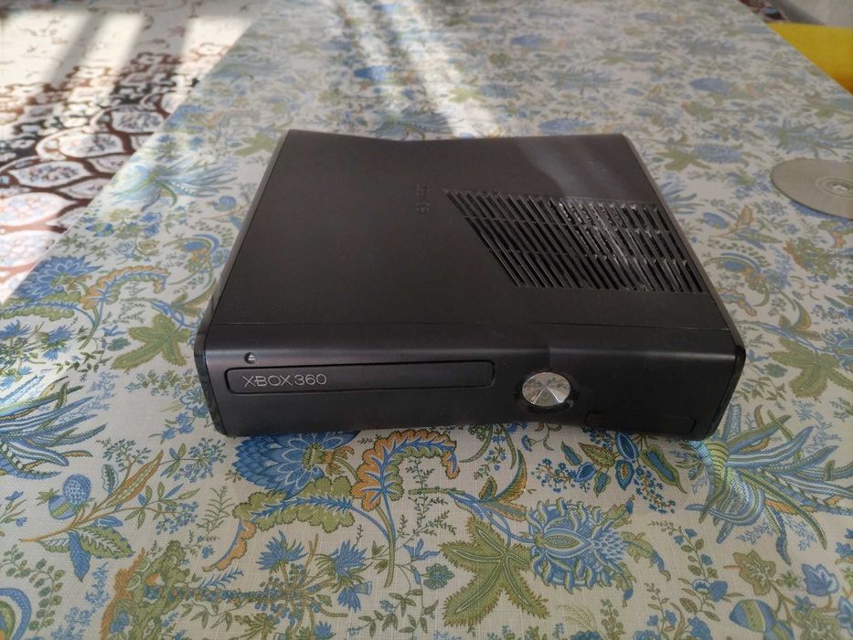 Игровя приставка x box 360