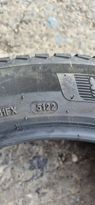 4 anvelope M+S Michelin,fata 235/50/19,spate 255/45/19.Pretul este pe bucata