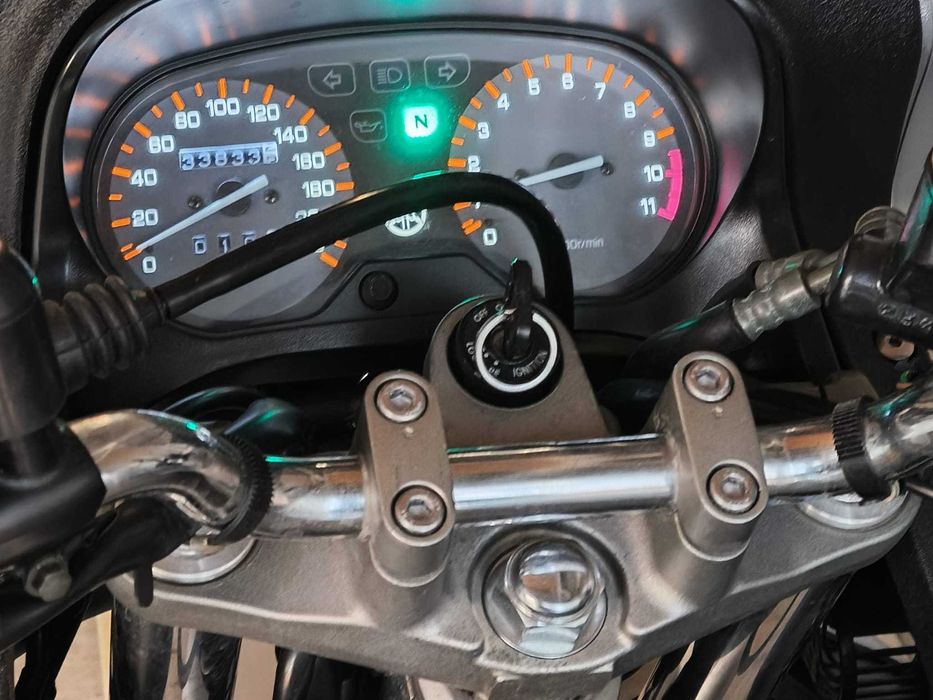 Motocicleta Yamaha XJ 600N, inmatriculata RO in 2025,  anul fabricatie 2003, stare perfecta, bine intretinuta