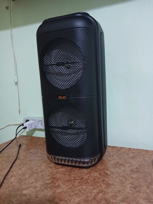 Продам блютуз колонку