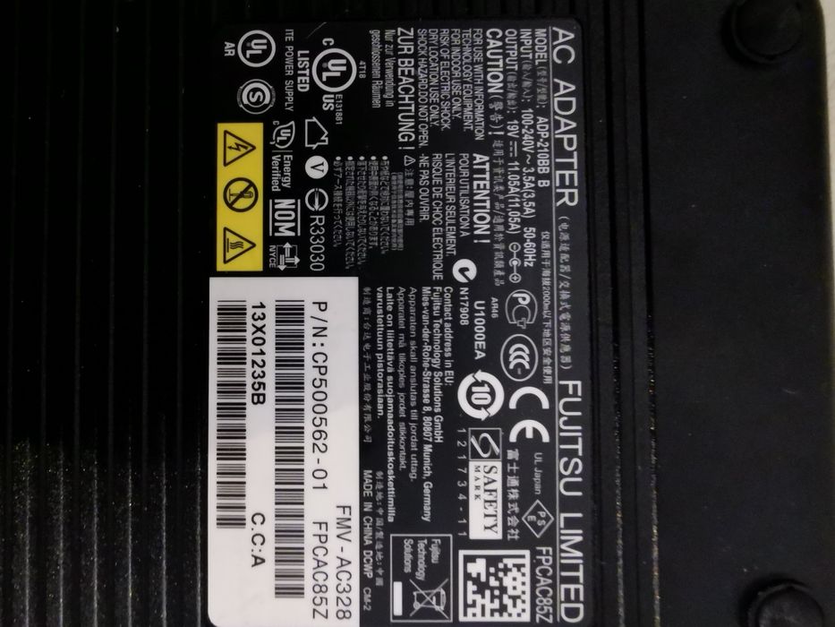 Încărcător Fujitsu 19v 11.05 A