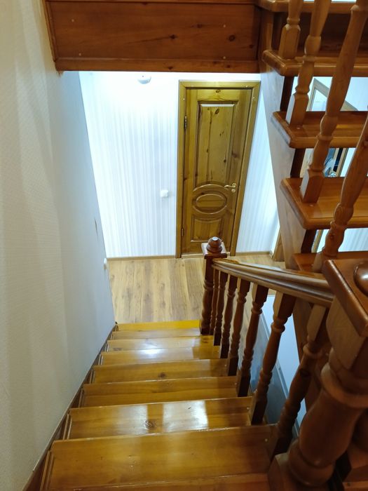 Продам двухэтажную 5 комн. квар. 1 - 80- 6 этаж