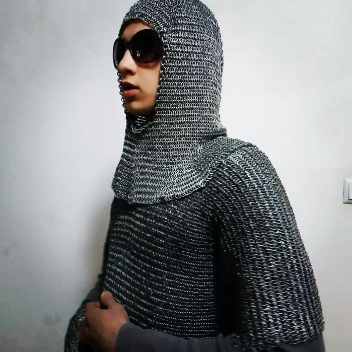 Кольчуга и шлем из стали