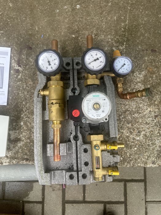 Stație solară pentru panouri solare termice cu pompă Wilo și automatizare SDC 204