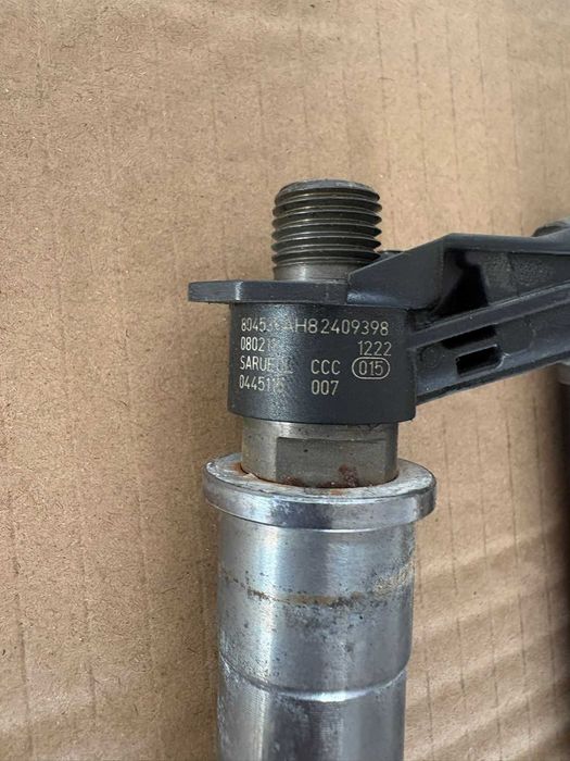 Injectoare  Renault Trafic 2.0 dci avand cod 0445115007 / H82409398