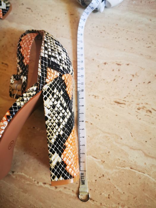 Sandale, pantofi, adidași