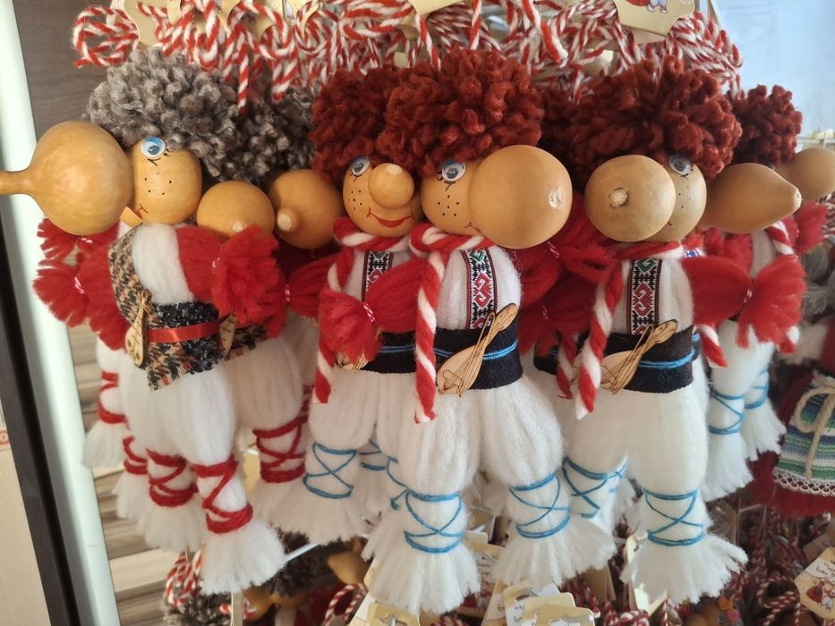 Мартеници с кратунки и вълна