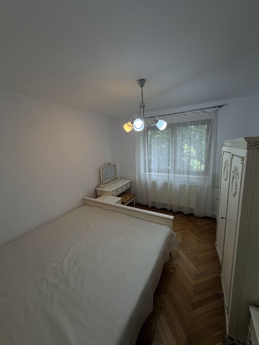 Inchiriez apartament 3 camere