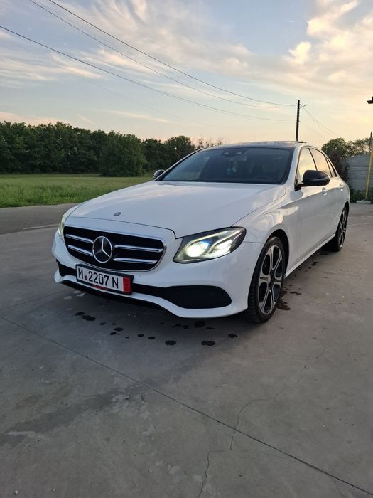 Vând  Mercedes E220
