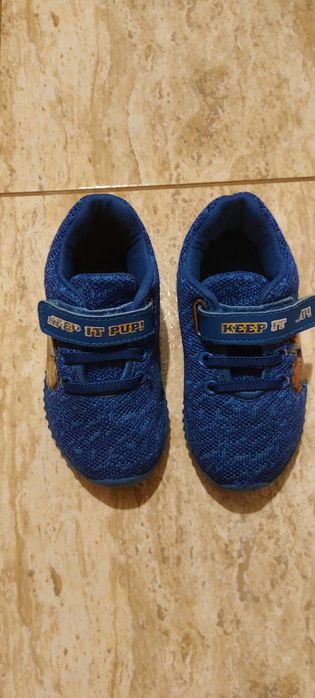 Adidasi baietel marimea 24