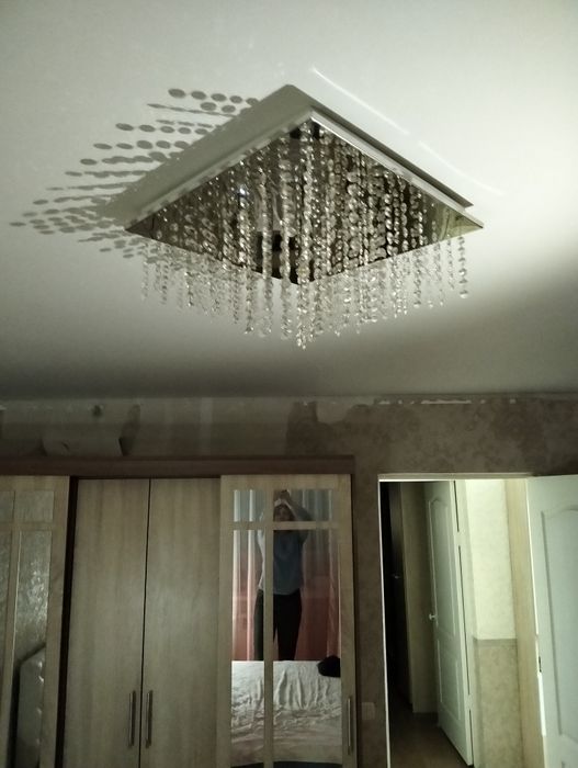 Продам красивую люстру