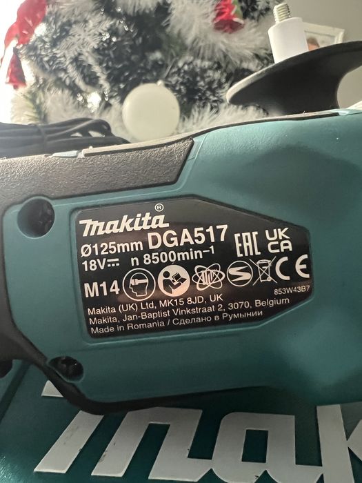 Makita DGA517 Flex, incarcator, baterie 5Ah plus valiza de transport.