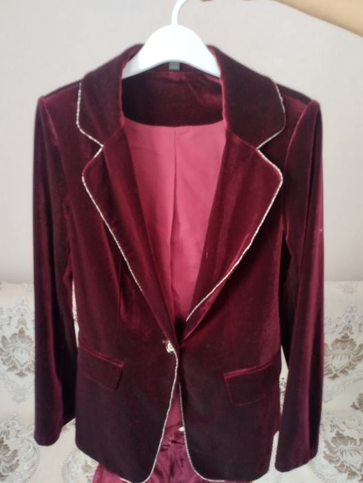 Продам костюм женский