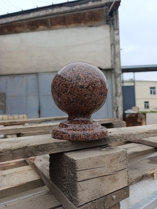 Шар из гранита полированный.
