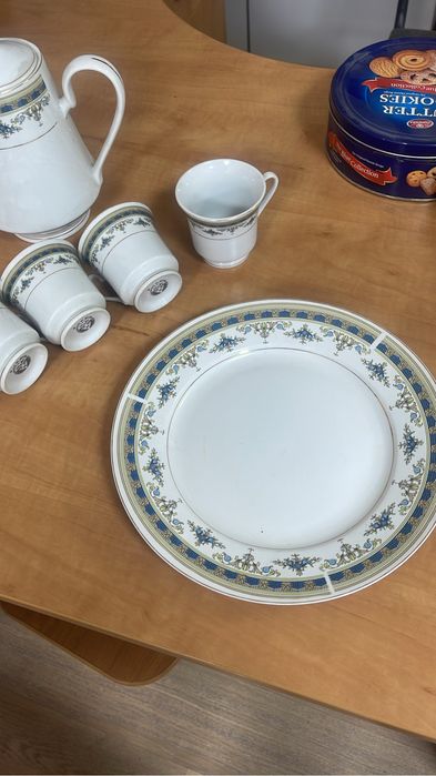 Посуда  набор 4 чашки, блюдо, чайник