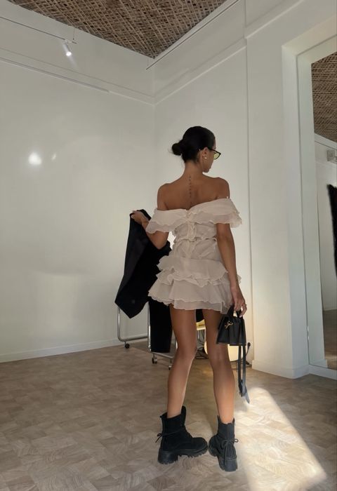 Рокля с на воали с роза