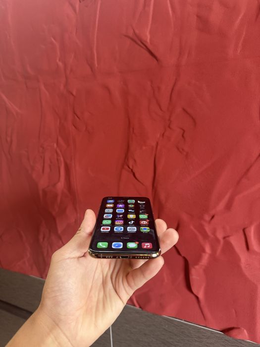 Продам iPhone Xs